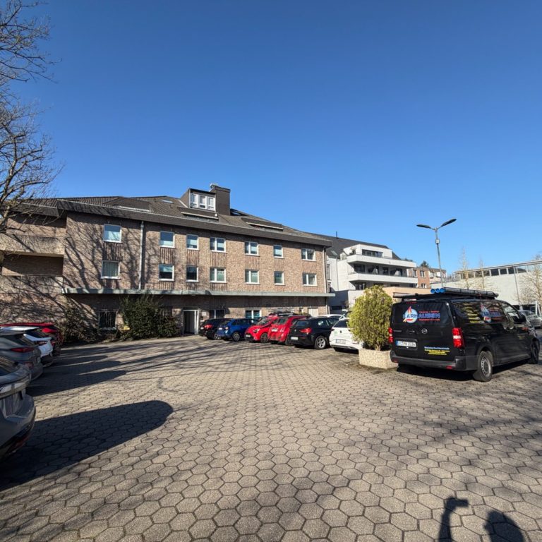 Parkplatz hinter dem Haus